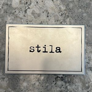 Stila palette with brush